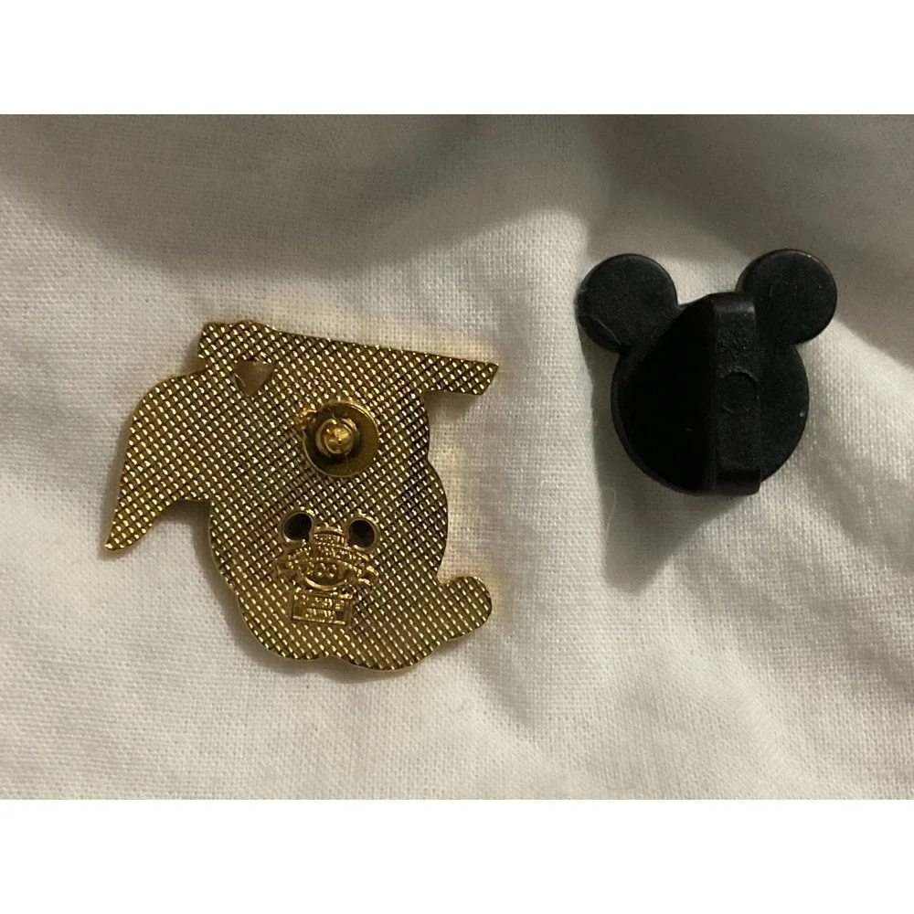 Walt Disney Institute graduate Mickey Mouse‎ head authentic trading pin 2008